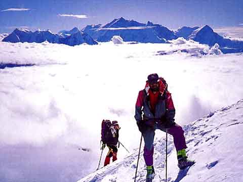 
Veikka Gustafsson and Rob Hall on Dhaulagiri with Annapurna behind 1993 - Hall and Ball book
